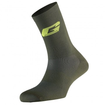 https://biciprecio.com/17640-thickbox/calcetines-gaerne-professional-long-socks-verde.jpg